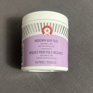 First Aid Beauty Ingrown Hair Pads - White and Purple